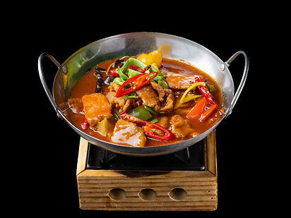 MANZO PICCANTE IN PADELLA DI FUOCO